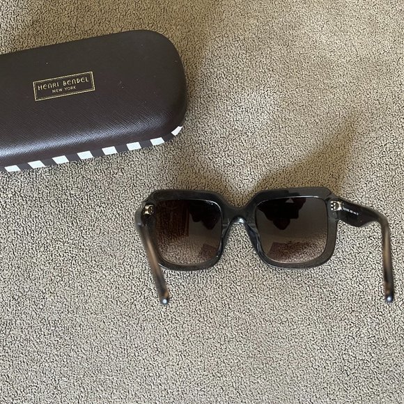 Henri Bendel Oversized Sunglasses main image 4